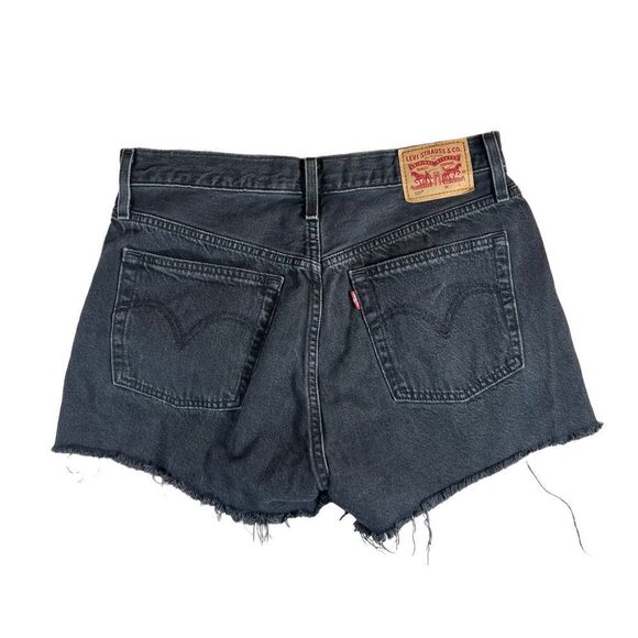 Levi’s Black Cut Off Distressed Frayed Hem Cut Off Shorts - Picture 2 of 9